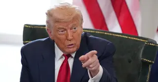 হরমুজ প্রণালি জাহাজ চলাচলে ‘অবরোধের ঘোষণা’ ট্রাম্পের